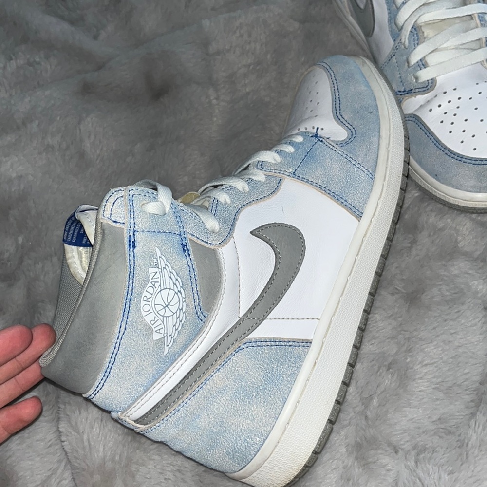 Air Jordan 1 hyper royal